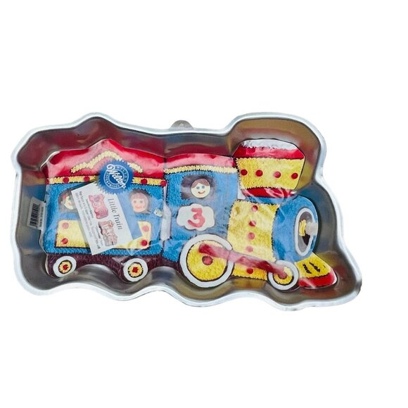 Wilton Enterprises Cake Pan Little Train - Picture 3 of 7